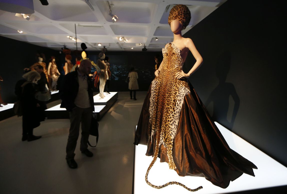 Lave om på trods af Positiv Jean Paul Gaultier: 38 years of a fashion provocateur | CNN Business