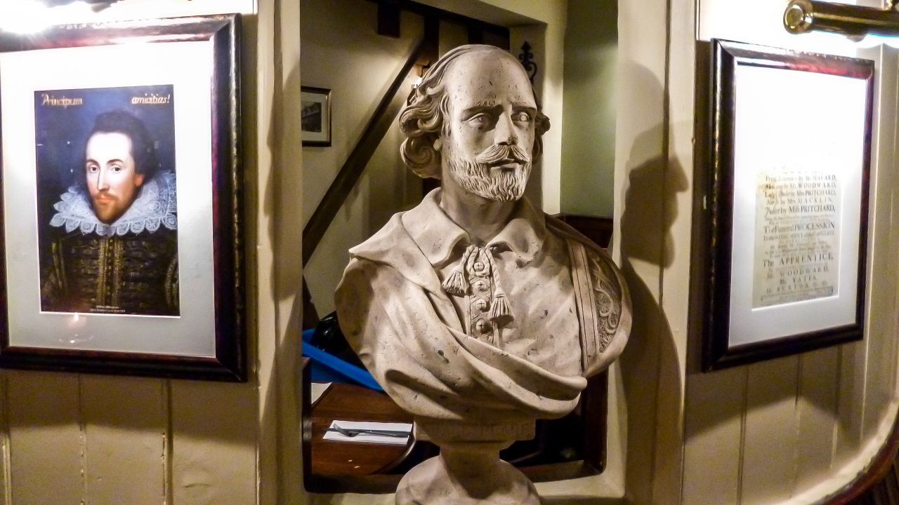 David Perry says students don't need special warnings before reading Shakespeare, whose bust is seen at The Garrick Inn in Stratford-upon-Avon.
