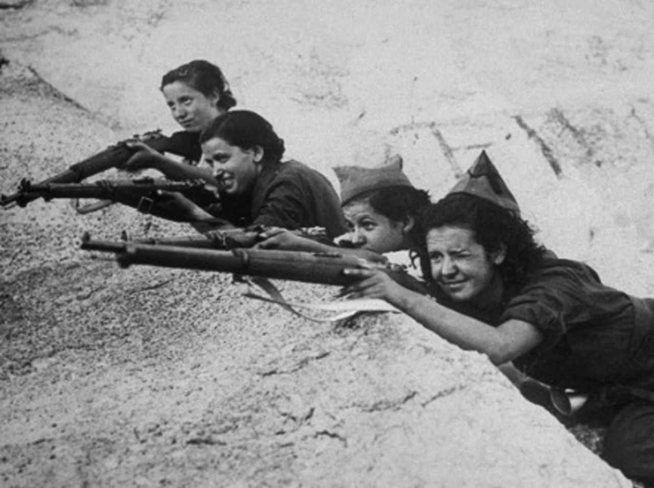 Girl snipers in the Spanish Civil War, 1936. - (Getty Images)