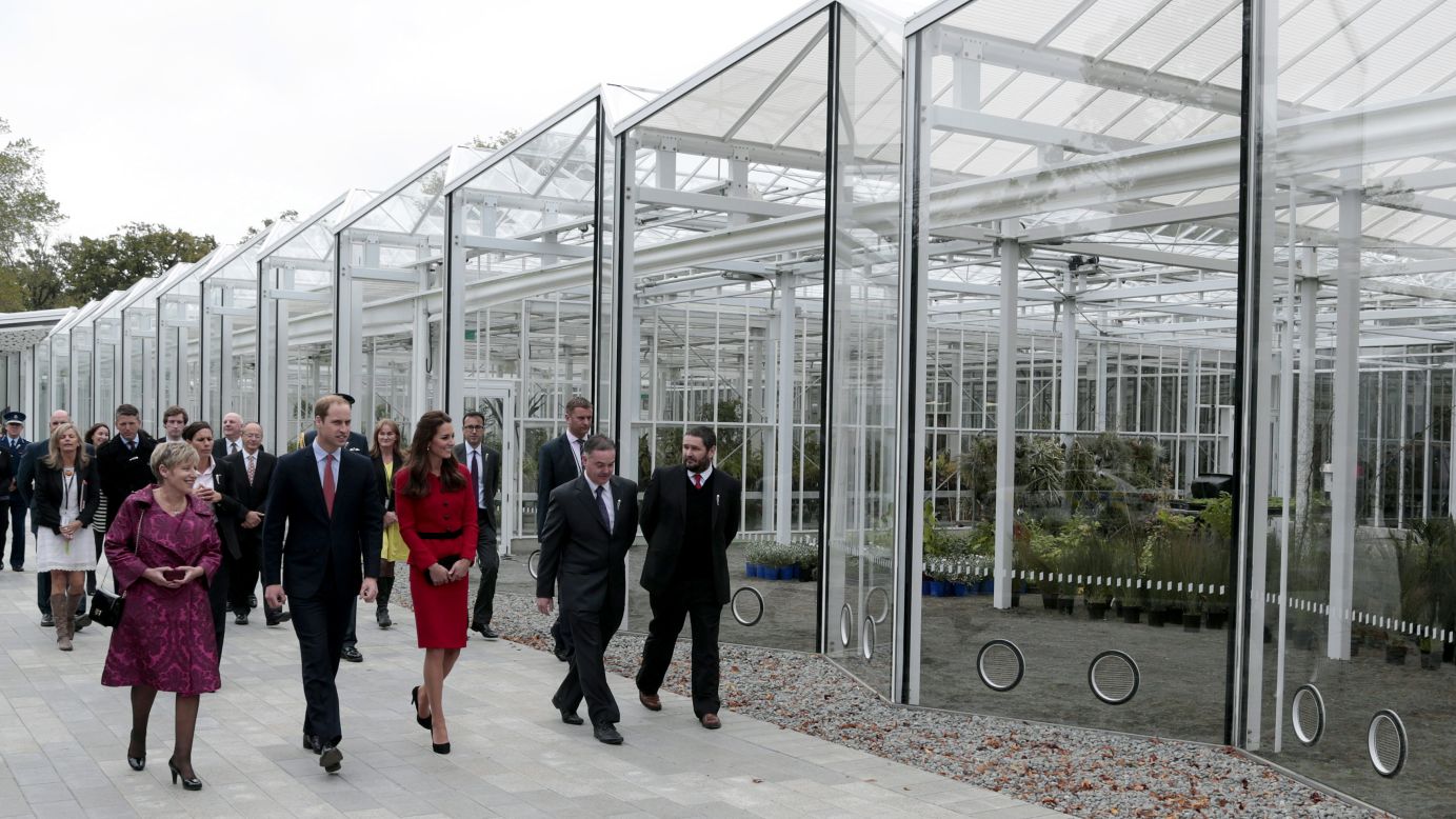 The royal couple tours the Christchurch Botanic Gardens with Mayor Lianne Dalziel.