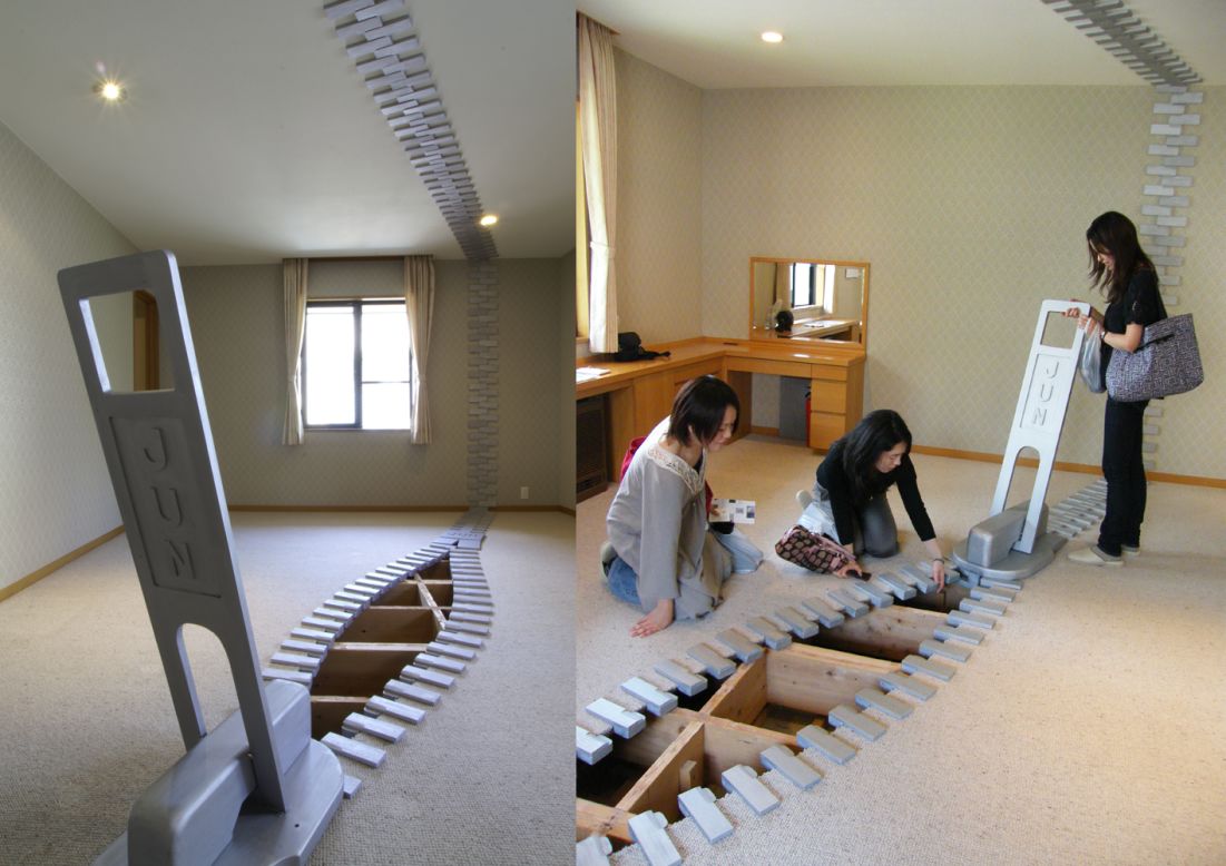 Ever wanted to zip open your house and see what's under the floor? Kitagawa installed zippers in a Tokyo apartment set for demolition. The zipper is made of wood and doesn't actually close the floors. 