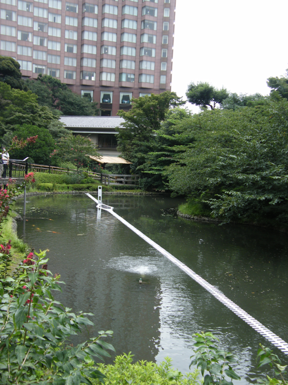 Kitagawa built this temporary 3D installation in a pond at Tokyo's Chinzansou Hotel. The opening of the zipper holds a mirror reflecting back at the sky. The installation is no longer on display. 