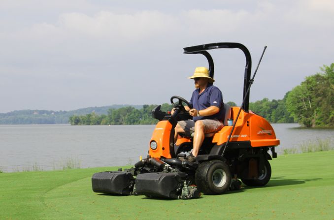 Conservation efforts even extend to the green-keeping tools, with electric-powered lawnmowers being used by Carter and his staff.