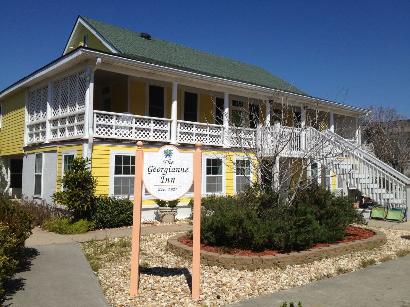 The Georgianne Inn, located on the barrier island of Tybee Island, Georgia, sits just three houses away from the beach. 