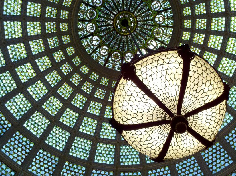 The <a href="http://www.cityofchicago.org/city/en/depts/dca/supp_info/chicago_culturalcenter-generalinformation.html" target="_blank" target="_blank">Chicago Cultural Center</a> is home to the world's largest stained glass Tiffany dome; there are 30,000 pieces of glass covering the dome's 38-foot diameter.