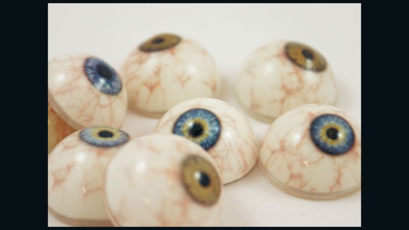 NextImg:Artificial eyes, plastic skulls: 3-D printing the human body | CNN Business