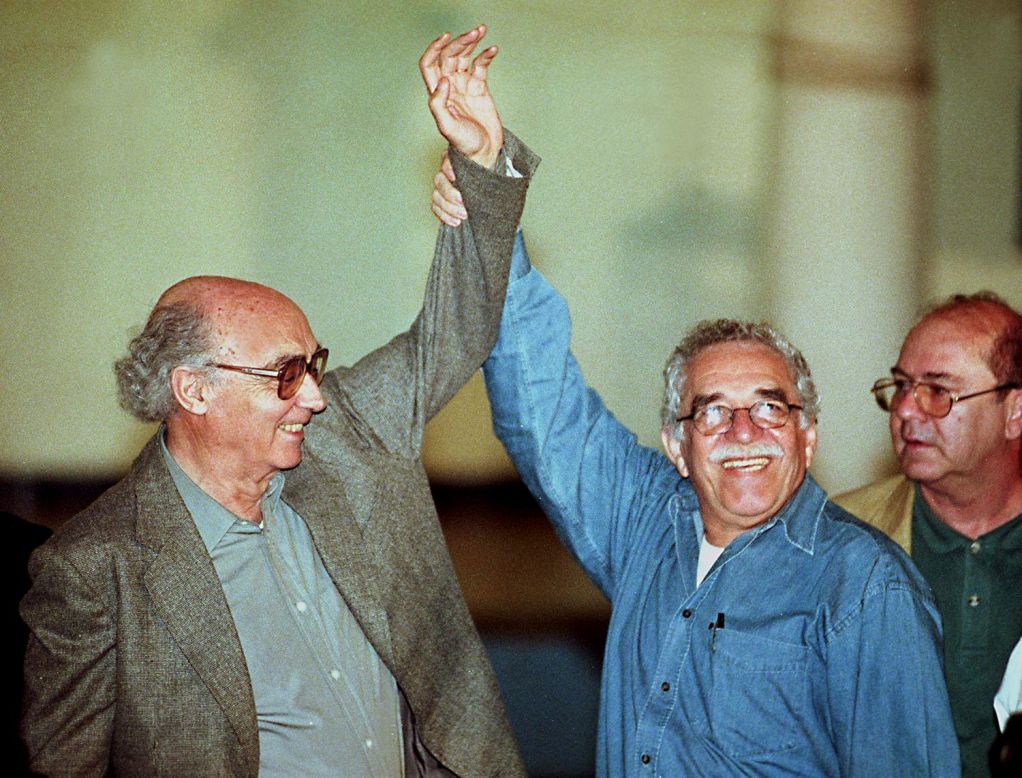 Dos Premios Nobel de Literatura: el portugués José Saramago junto a García Márquez. La Habana, Cuba 1 de enero 1999.