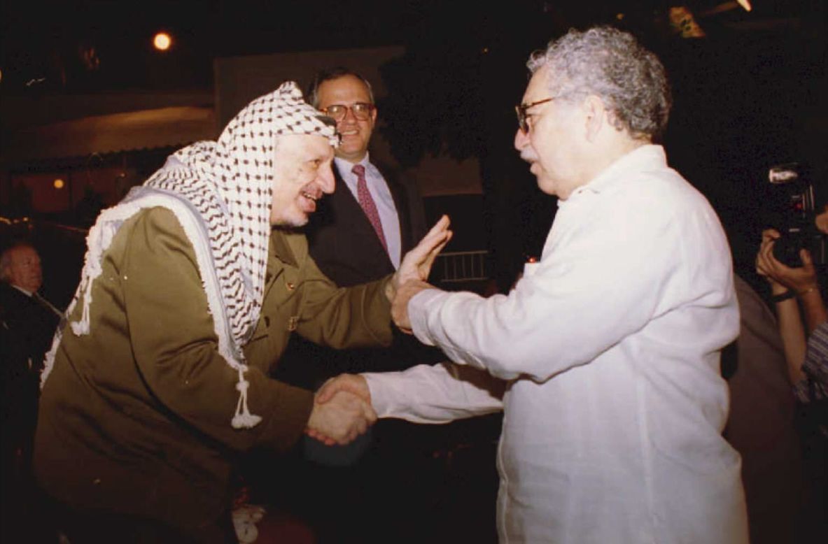 Gabo junto al difunto líder palestino Yasser Arafat. Cartagena, Colombia 20 de octubre de 1995