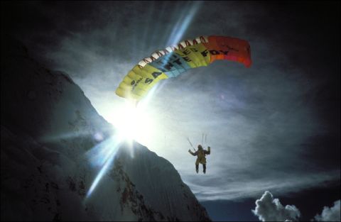French climber Jean-Marc Boivin becomes the first person to paraglide from Everest's summit in September 1998.