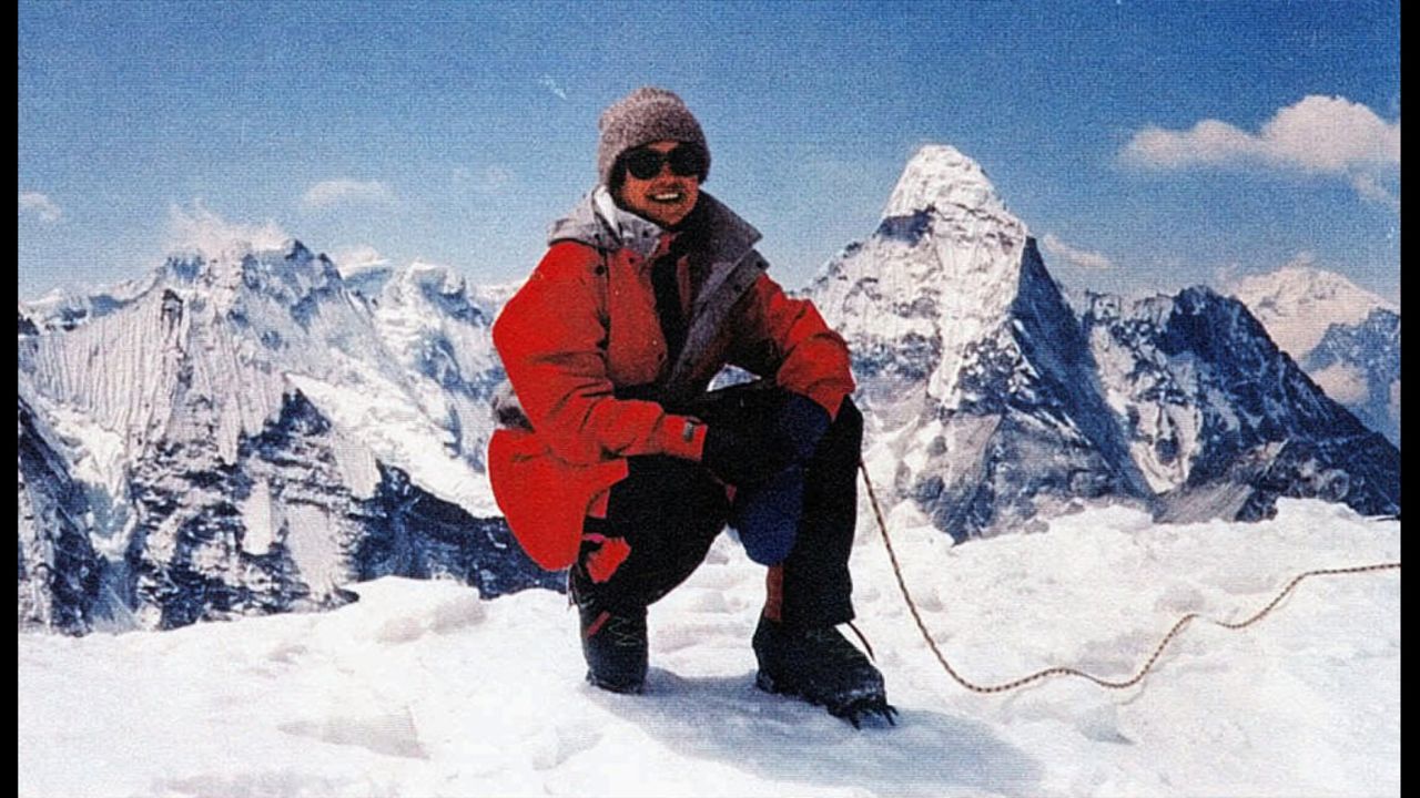 Francys Distefano-Arsentiev became the first American woman to reach Everest's summit without bottled oxygen on May 23, 1998. However, she and her husband, Sergei Arsentiev, never made it off the mountain. They died after becoming separated while attempting to descend in the dark. At least one climbing party found Francys barely conscious, but there was nothing they could do to save her. Her husband's body was found years later. It is believed he fell while trying to save his wife. 