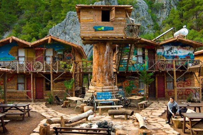 These simple wooden bungalows set amid the branches have long been popular with backpackers who like to party hard. 