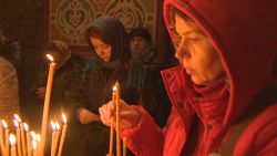 pkg pleitgen ukraine easter prayers_00011204.jpg