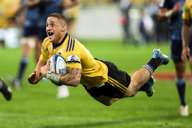 TJ Perenara of the Hurricanes scores a try during the round 10 Super Rugby match between the Hurricanes and the Blues on April 18 in Wellington, New Zealand.
