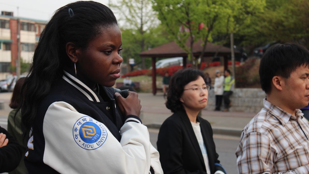 Judith Ambe grieves for friends missing after the Sewol incident at Danwon High School in Ansan, South Korea. 