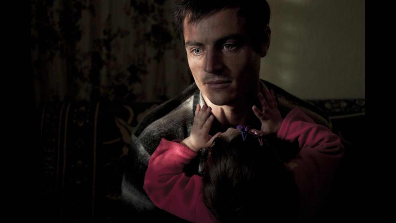 Meloni said this image captures the helplessness of a young father who must care for his daughter alone while his wife lives and works in Russia. She says it portrays the difficulties of "working and parenting in a country with serious economic problems and very few opportunities for personal development."