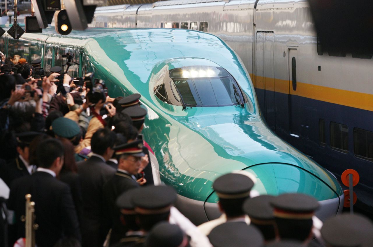 Ever wondered how Japan's super-fast <strong>Shinkansen Bullet Trains</strong> got their distinctive beak-shaped noses? It's not just about smooth aerodynamics. Older trains caused a build-up of pressure in tunnels, which resulted in ear-cracking noises as the train burst out. Engineer Eiji Nakatsu was inspired by a <strong>kingfisher</strong>'s smooth entry into the water to catch prey for his novel design. 