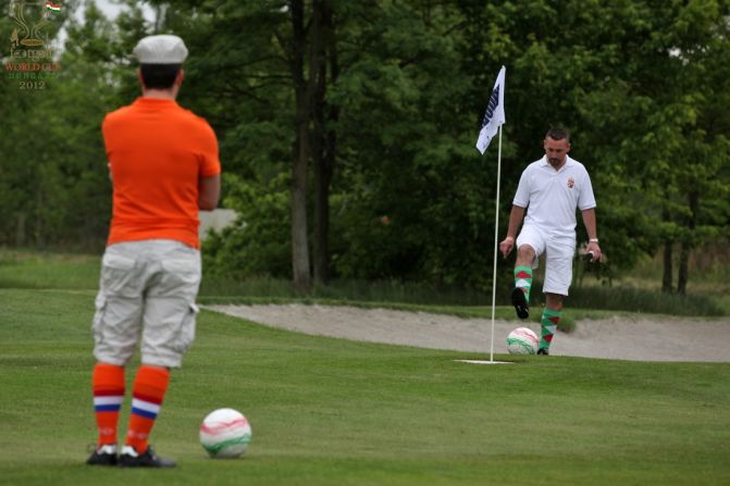 La primera competencia de FootGolf se llevó a cabo en los Países Bajos, y el deporte ha cobrado más fuerza desde entonces. 