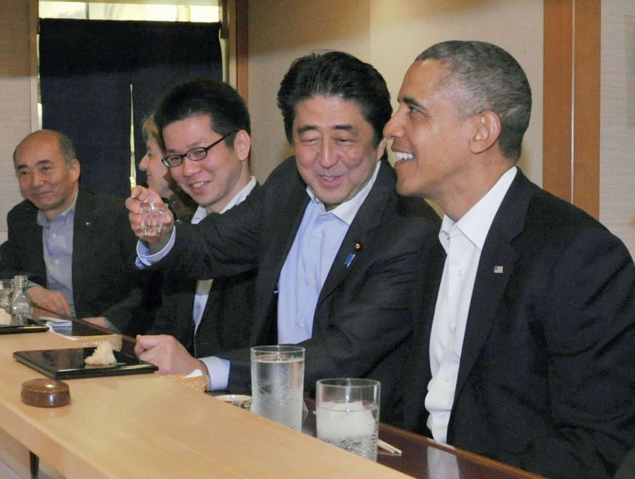 Obama and Abe dine at the Sukiyabashi Jiro sushi restaurant.