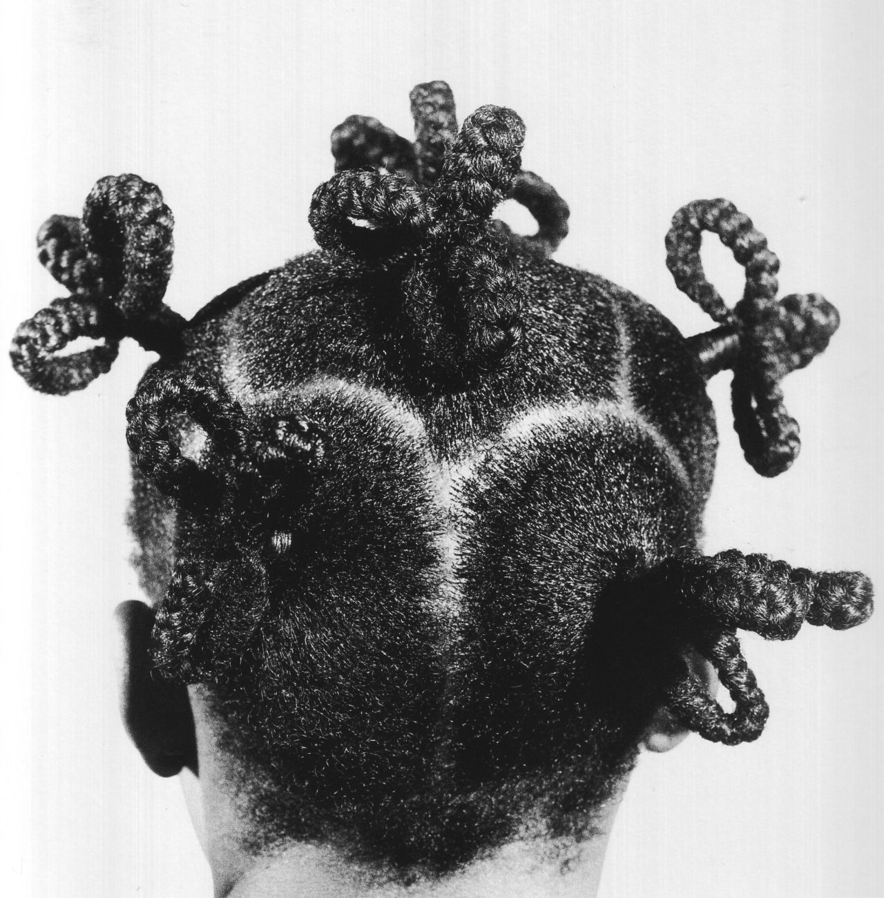 Atiai, 1970. Ojeikere's work has been described as Modernist fashion photography which documents not only hair, but a nation undergoing immense change following post-colonization.