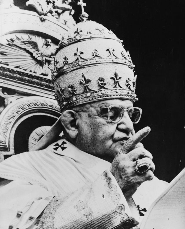 Fue nombrado Papa en 1958, después de la muerte de Pio XII. Se esperaba que sirviera como pontífice "interino"; sin embargo, rápidamente demostró ser popular alrededor del mundo.