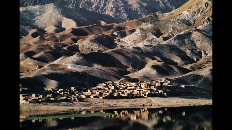 A village between Sarobi and Kabul, 1992.