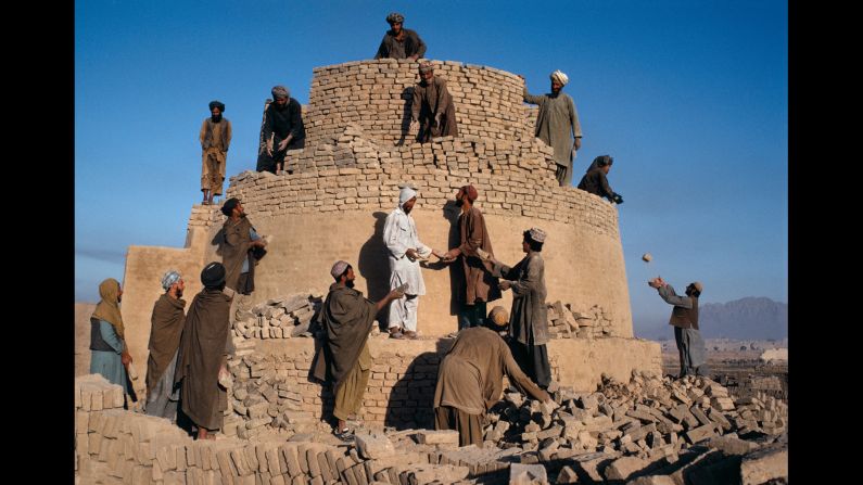 Men work to rebuild a damaged kiln in Kandahar, 1992. 