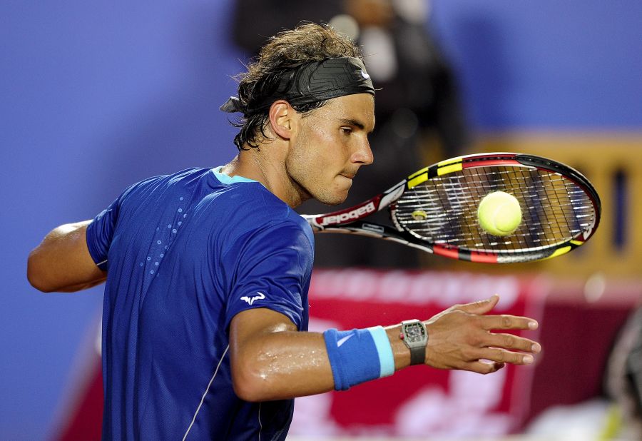 Rafael Nadal had little trouble in dispatching Croatia's Ivan Dodig at the Barcelona Open.