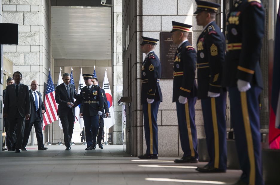 Obama arrives to lay a wreath at the National War Memorial in Seoul on April 25.