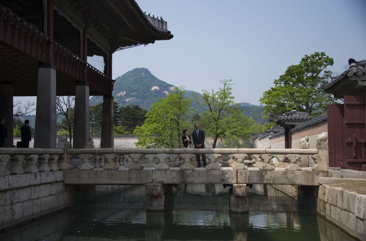 Obama stands with tour guide Sangmee Park at Gyeongbok Palace in Seoul on April 25.
