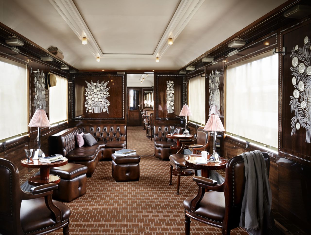 Organized by the World Arab Institute and the French national rail company SNCF, the exhibition highlights the luxury that travelers experienced  on board this icon of transport. The Train Bleu offers a view of a sumptuous salon, with books and newspapers strewn across its mahogany tables, and a coat left nonchalantly on a chair. 