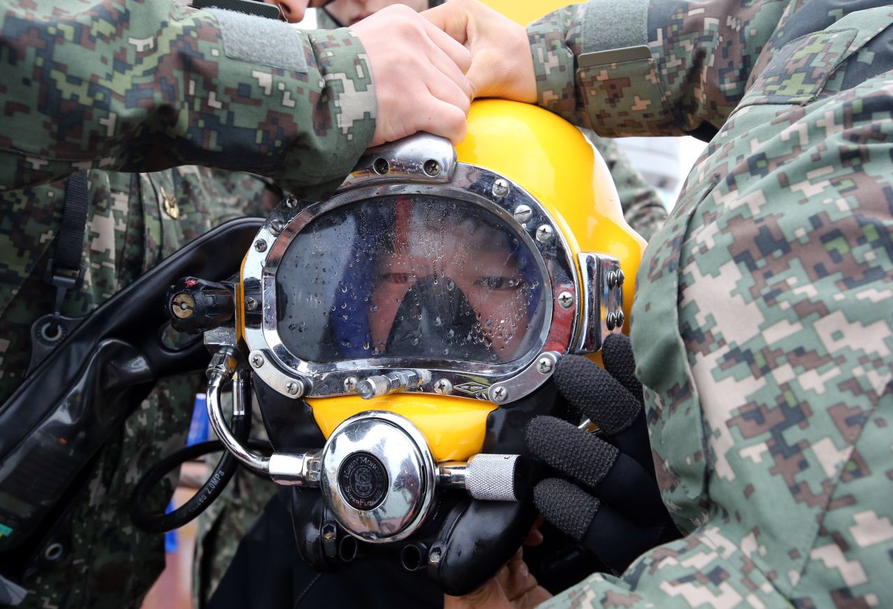 Divers search for people in the waters near Jindo on April 26.
