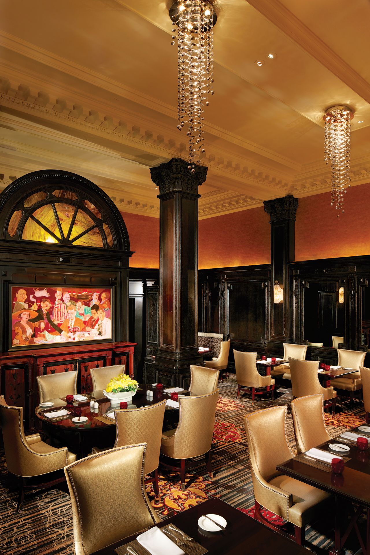 Site of the famed "round table" luncheons of Dorothy Parker, Alexander Woollcott and other writers of repute, the hotel is filled with old Vanity Fair covers, New Yorker cartoons and quotes from its most illustrious patrons.