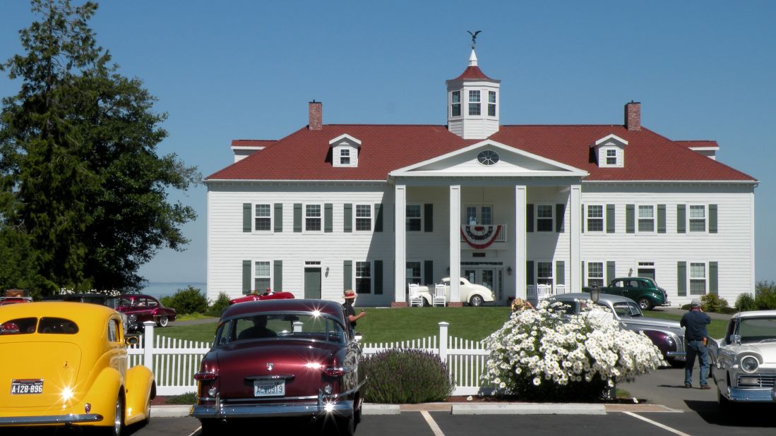 Built in 2006, the George Washington Inn in Port Angeles, Washington, is a nearly spot-on replica of President George Washington's beloved Mount Vernon.
