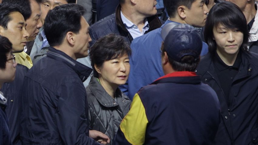 South Korean Presidnet Park Guen-hye meets relatives of those missing in the Sewol ferry disaster.