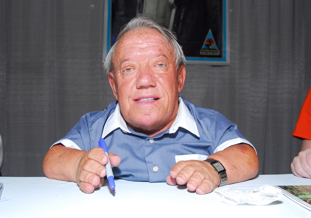 Obviously, you can't have Daniels' C-3PO without Kenny Baker's R2-D2. Just the thought of splitting up the droids is heartbreaking!