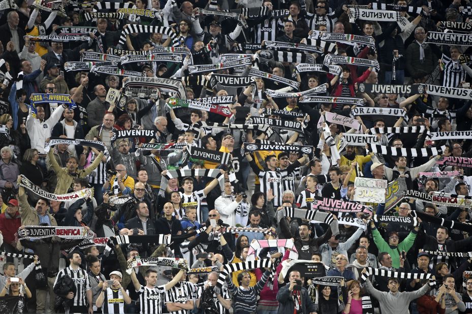 Juve's fans were in full voice before their Europa League semifinal with Benfica, the Italian side trailing 2-1 from the first leg.