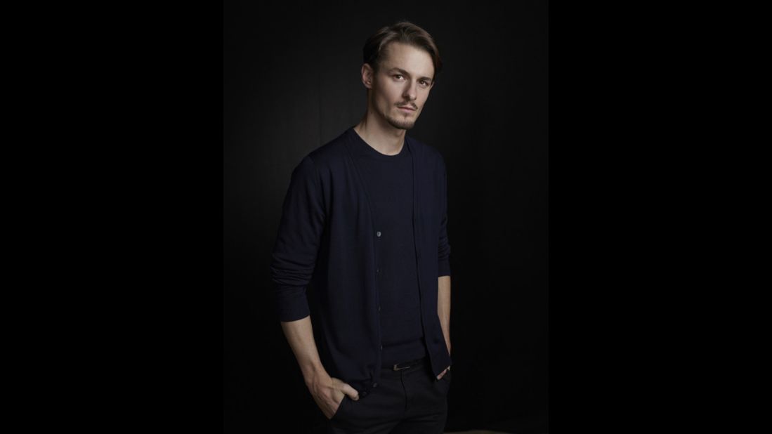 Giles Matthey is Jordan Reed, a CIA computer tech who comes in handy for Yvonne Strahovski's Kate.