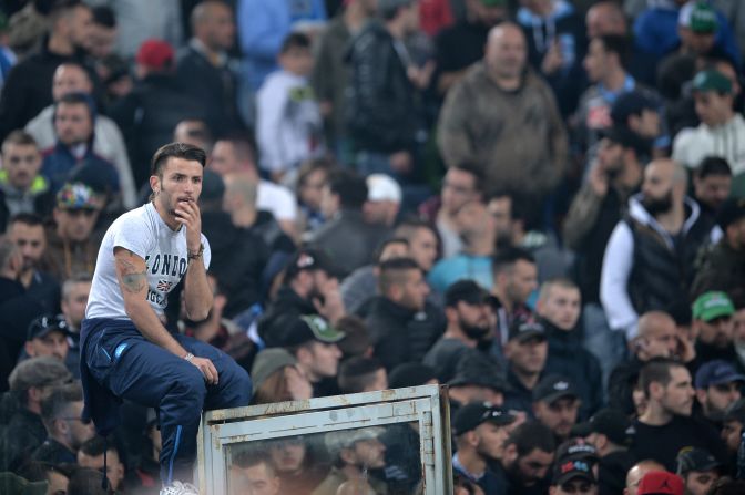 The start of the final between Napoli and Fiorentina was delayed after violence followed local reports that several fans had been shot.
