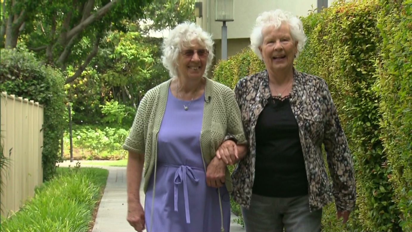 Ann Hunt y Elizabeth Hamel, dos gemelas, se reencontraron después de 78 años.