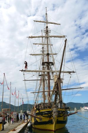A ship modeled on the one that carried Napoleon to Elba was used in the reenactment at Portoferraio harbor on Elba. 