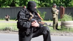 Armed pro-Russian militants take position in eastern Ukrainian city of Donetsk on May 6, 2014.
