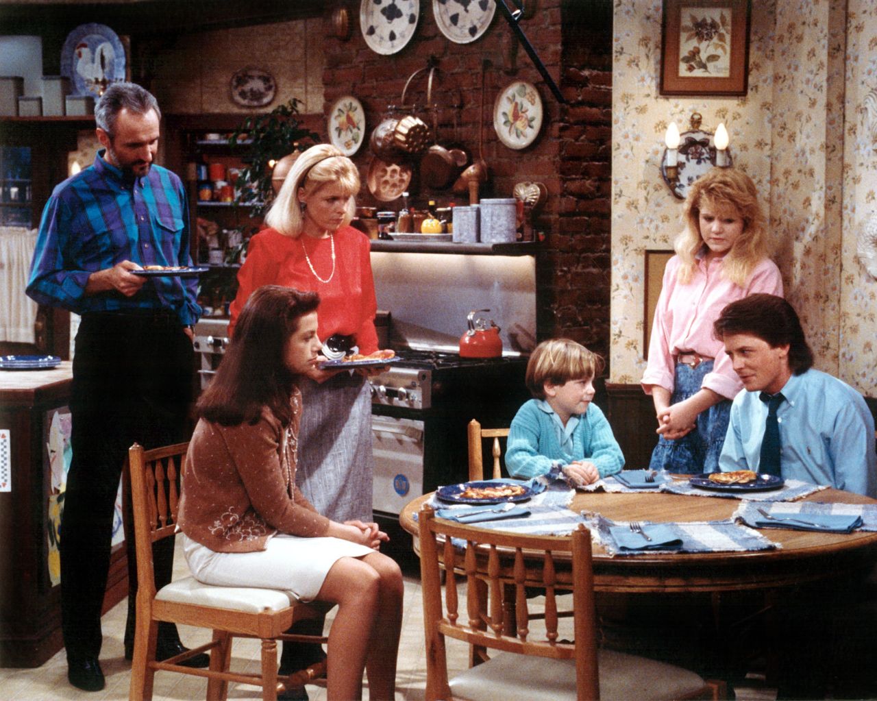 In "Family Ties," Elyse Keaton (Meredith Baxter, second from left) juggled life as an architect with a mother's sturdy guidance for her children (from left, Justine Bateman, Brian Bonsall, Tina Yothers and Michael J. Fox). Husband Steven (Michael Gross, far left) was an equal partner. 