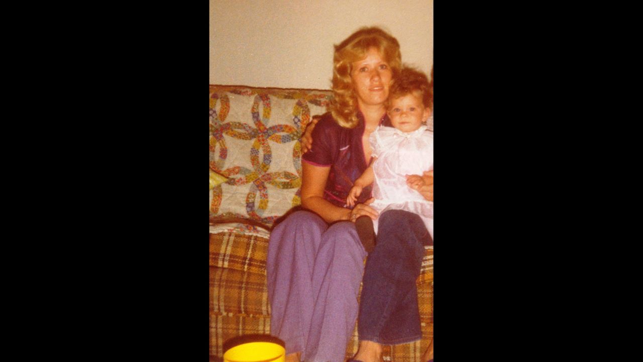 Young Joanna Mazewski with her mom in 1980.