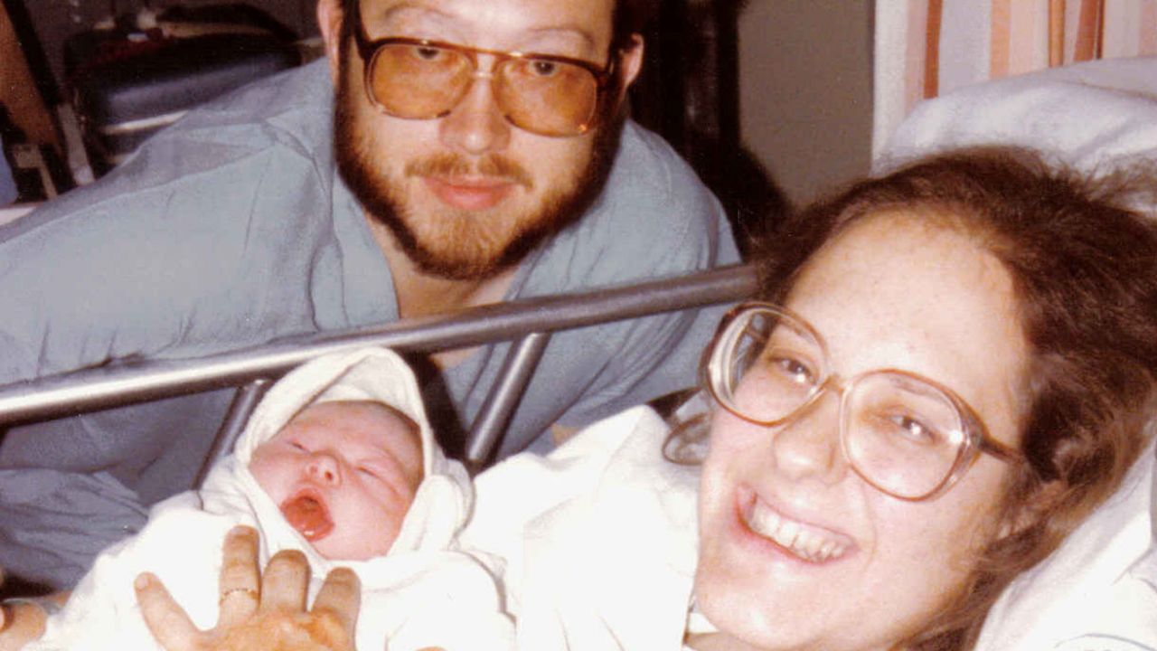 Infant Lyz Lenz with her mom and dad in 1982.
