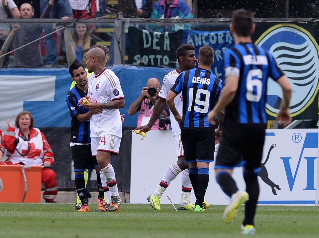 Milan midfielder Nigel de Jong was disgusted by the incident and remonstrated with Atalanta's players.