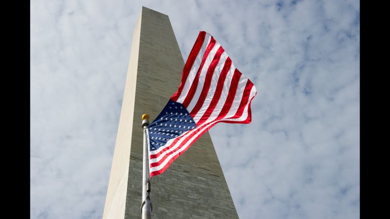 One of Washington's most popular sites, the 555-foot obelisk had been closed since the magnitude-5.8 earthquake on August 23, 2011, caused more than 150 cracks in the structure.