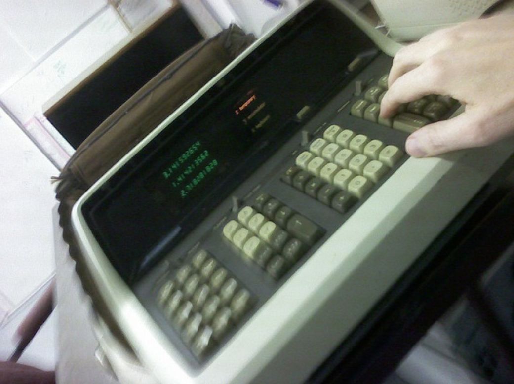 Si bien la 9100A se parecía mucho más a una calculadora de gran tamaño que a una computadora, fue considerada como un triunfo de la ingeniería cuando apareció por primera vez a finales de los años sesenta. Sin embargo, a HP se le ordenó pagar 900.000 dólares en regalías a Olivetti, la compañía que fabricó la Programma 101, después de que se hizo evidente que la 9100A imitaba la tarjeta magnética y la arquitectura de ese sistema. 