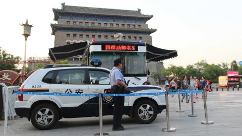 An armed police officer stands guard in Beijing on May 12, 2014 amid greater scrutiny on security in China's capital. 