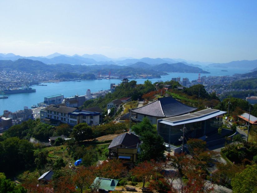 The town of Onomichi, viewed from Senkoji Park. 