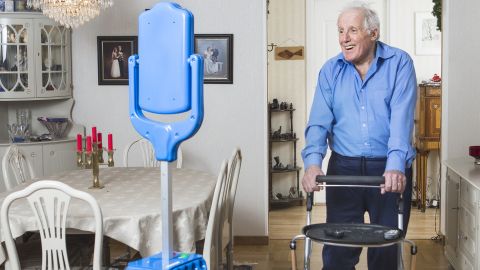 The Giraffplus is connected to sensors that measure indicators such as blood pressure and allow communication with medical staff.